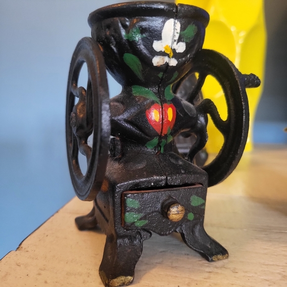 Vtg Cast Iron Coffee Grinder Functional Drawer/Wheel Handpainted Folk Art Design - Picture 1 of 1